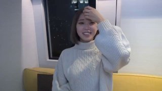 超骚气大三正妹在小^套房里大玩性爱游戏！最爱綑绑play：瞄準她的嘴射1